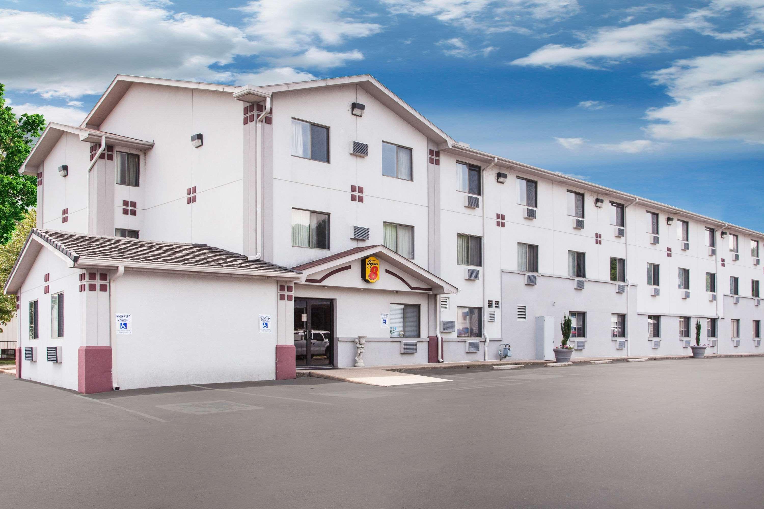 Super 8 By Wyndham Hot Springs Hotell Eksteriør bilde