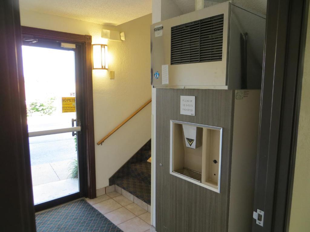 Super 8 By Wyndham Hot Springs Hotell Eksteriør bilde